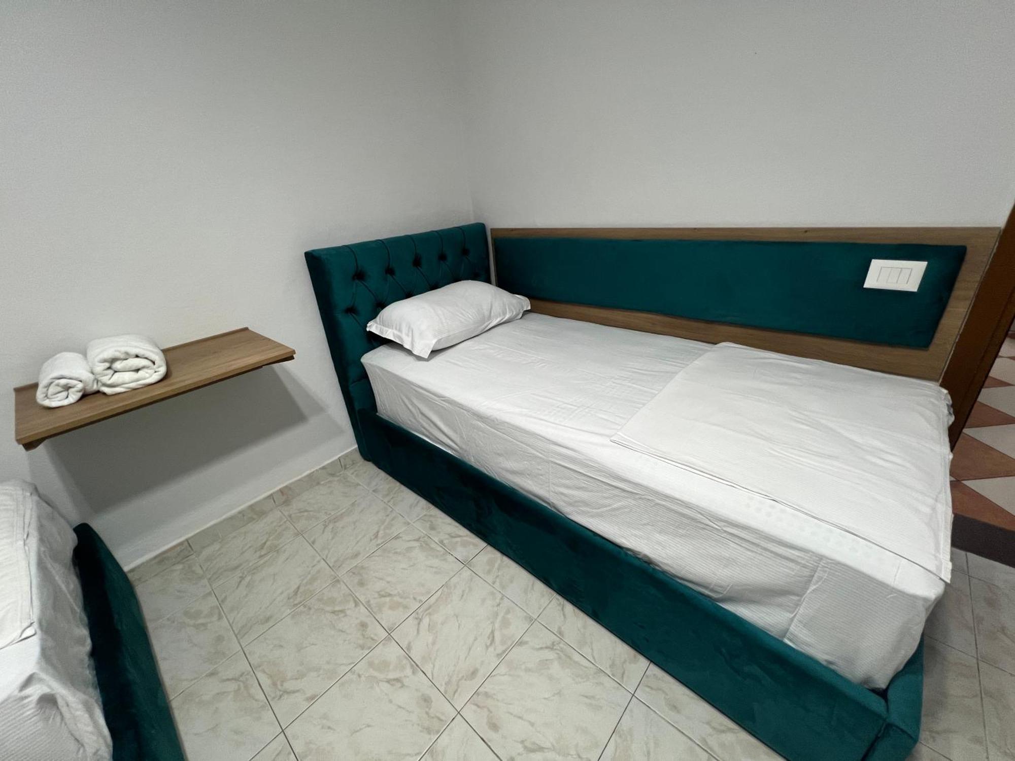 Sisterhood Hostel-Female Only Tirana Zewnętrze zdjęcie